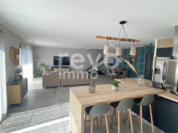 PROCHE PAULHAN / VILLA CONTEMPORAINE T7 214 m² hab.
