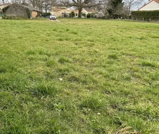 Terrain 825 m²