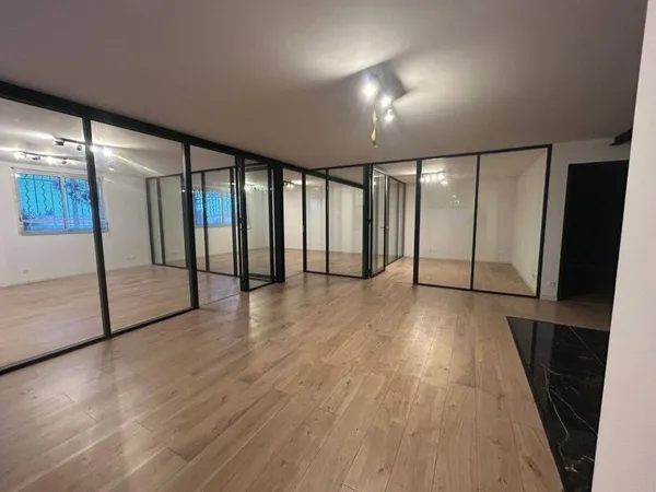 Entrepôt 700 m²