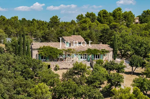 Maison 10 pièces 233 m²