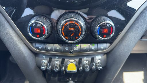 Mini Countryman 1.5 i 220 Plug in Hybrid ALL4 Steptronic6 - Northwood – 2020 – 50000 km – Hybride rechargeable – Boîte Automatique — photo 23
