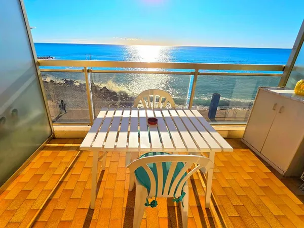 Menton Face Mer - Studio Meublé Premium - Étudiant / Actif - Octobre à Mai