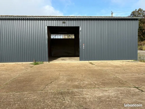 Local d’activité et entrepôt Location Favières 1p 130m² 650€