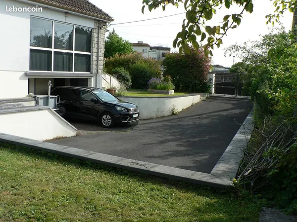 BELLE PROPRIETE YVETOT Centre 10 Pièces et 6 Chambres Terrain 1000m² Pas de Vis-à-vis