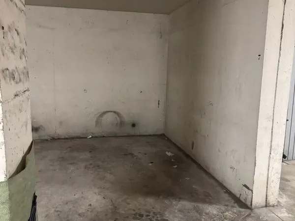 Parking couvert dans copropriete securisee