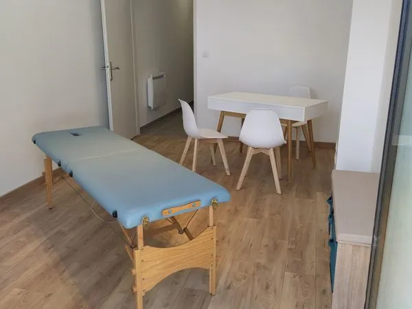 Local professionnel 25 m² PMR - Centre Irigny - Idéal professions médicales / paramédicales