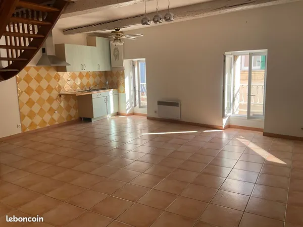 T4 90 M2 avec 3 chambres duplex parking privé