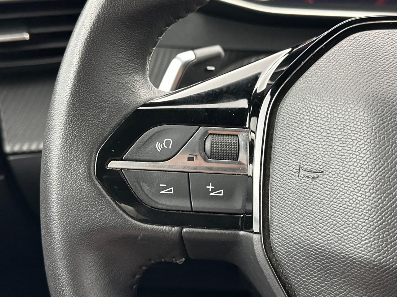 Peugeot 2008 puretech 130 s&s eat8 allure pack — photo 20
