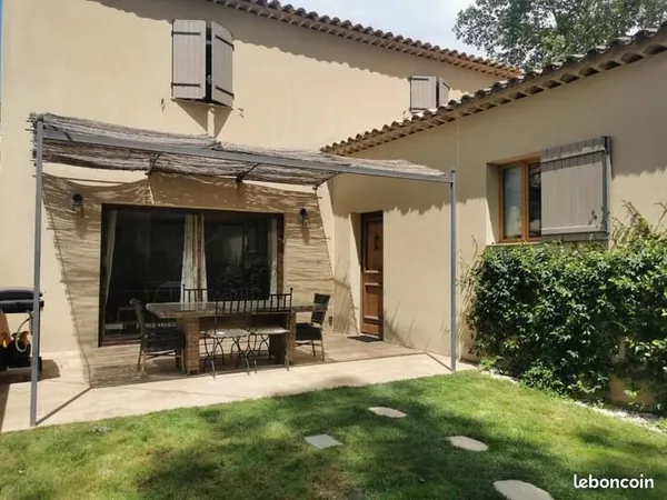 Maison de village en pierres -150m2, 4 chambres- terrasse - Lauris (84360)