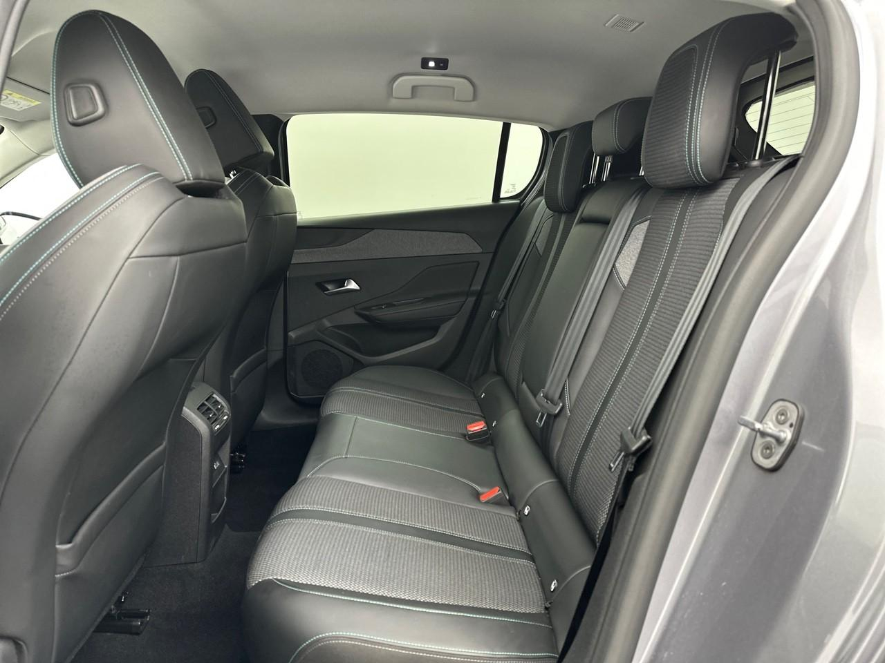 Peugeot 308 phev 180 e-eat8 allure pack — photo 12