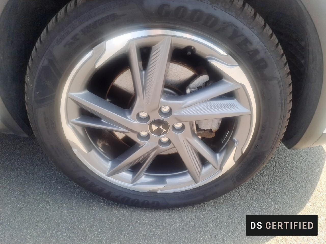 Ds Ds 7 crossback crossback hybride e-tense 300 eat8 4x4 rivoli — photo 4
