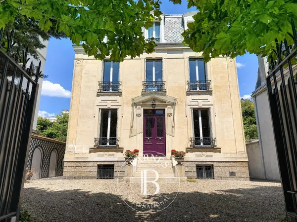 Hôtel particulier de 9 pièces avec jardin