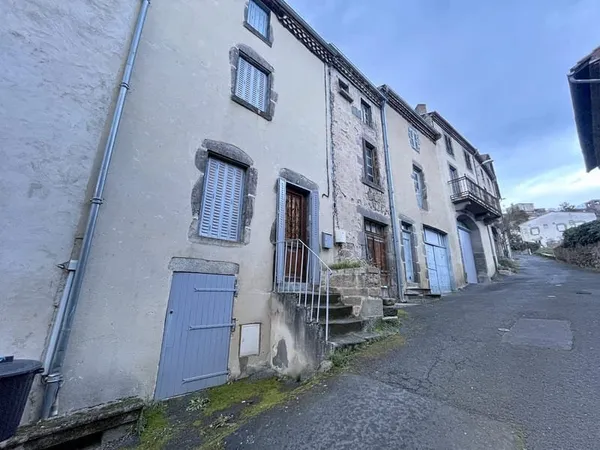 25MN CLERMONT SUD, maison avec granges et jardin