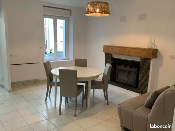Maison meublée rénovée de 85 m², bourg de Saint-Julien