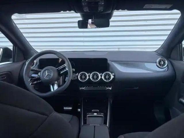Mercedes Gla 200 d amg line — photo 11