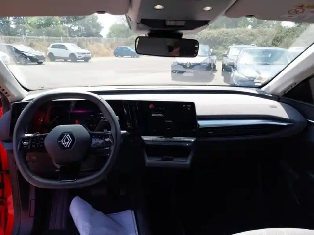 Renault Megane e-tech ev60 220 ch super charge — photo 10