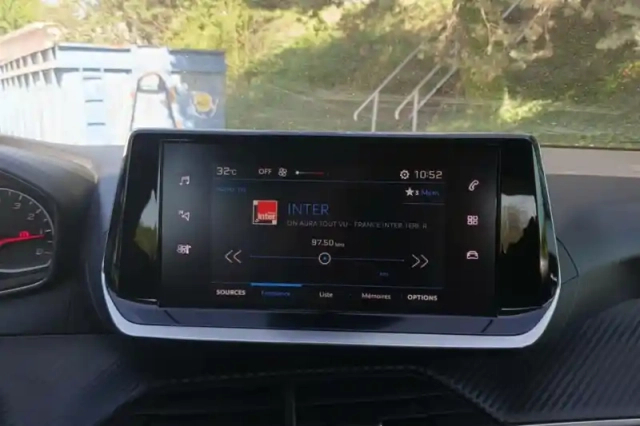 Peugeot 208 puretech 75 s&amp;s bvm5 — photo 16