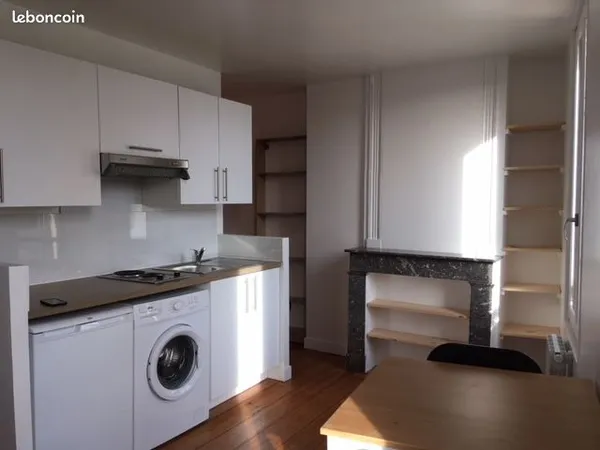 Studio meublé 19m2 refait à neuf 100m tramway C