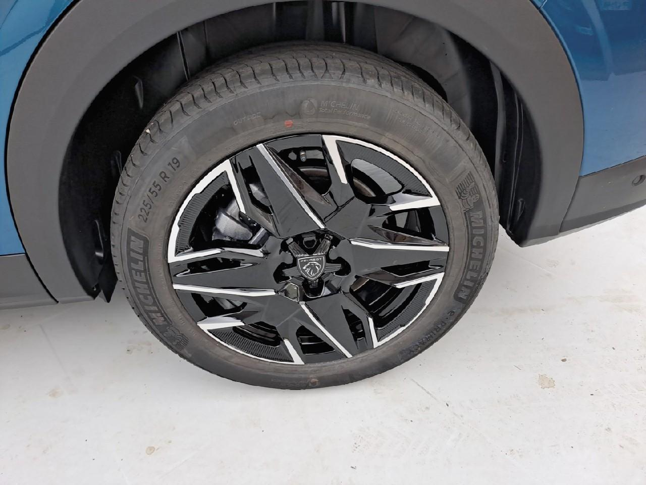 Peugeot 5008 hybrid 145 ch e-dcs6 allure — photo 19