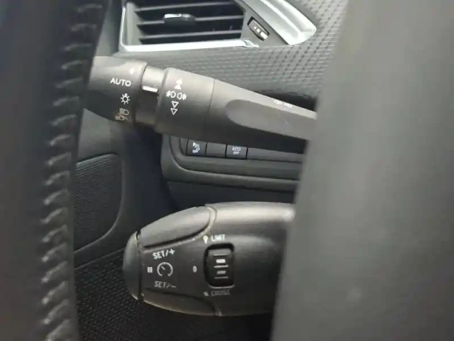 Peugeot 2008 bluehdi 100ch s&amp;s bvm5 — photo 24
