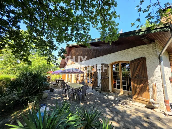 Maison 4 chambres avec grand terrain de 3 930 m²