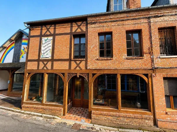 Local commercial de caractère au coeur de Forges-les-Eaux