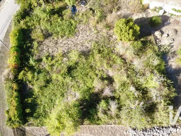 Terrain 1084 m²