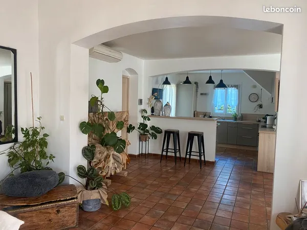 OLLIOULES- Maison 130m carré 4 chambres -Jardin 650 m- Double garage de 40 m-A 5 mn du centre. 69500