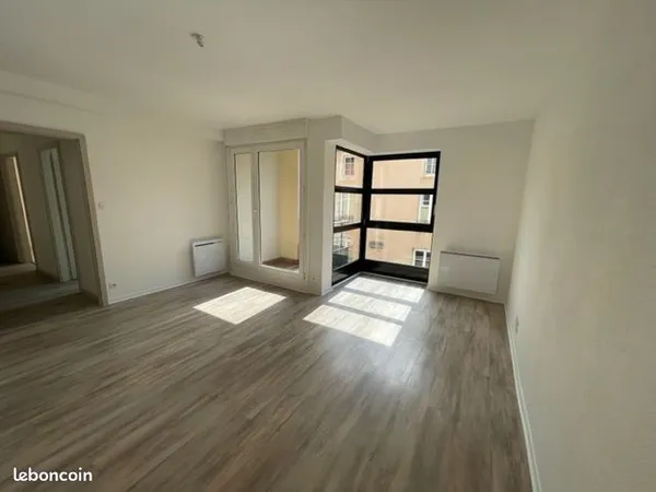 Appartement F2, terrasse et parking couvert privé