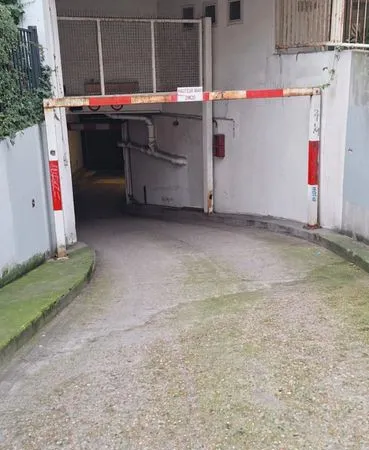 Place de parking souterrain 75018