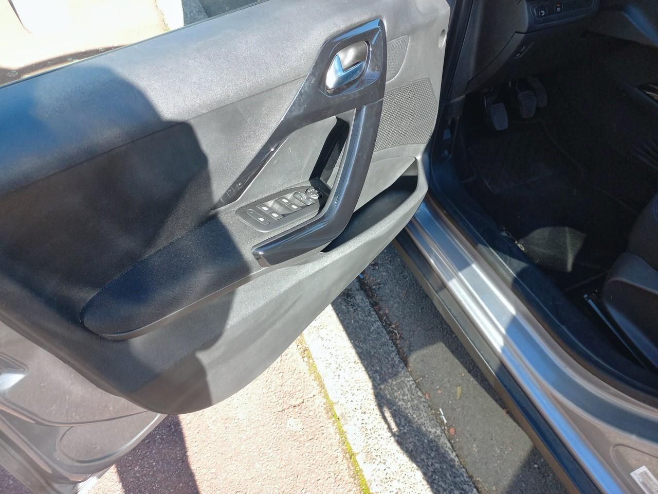 Peugeot 2008 puretech 110ch s&s bvm6 signature — photo 14