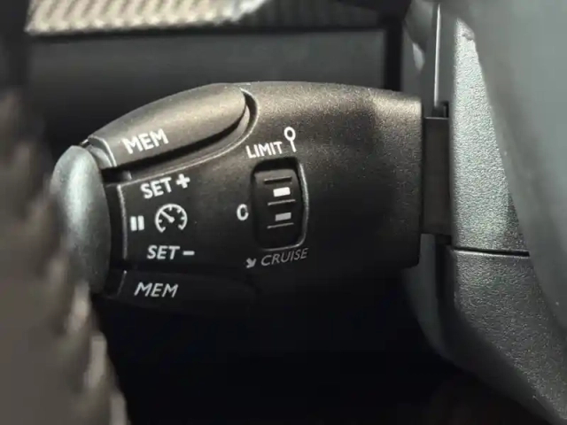 Peugeot 208 electrique 54 kwh 156ch — photo 76