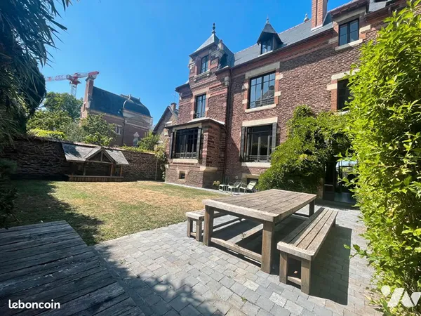 Maison 9 pièces 315 m²