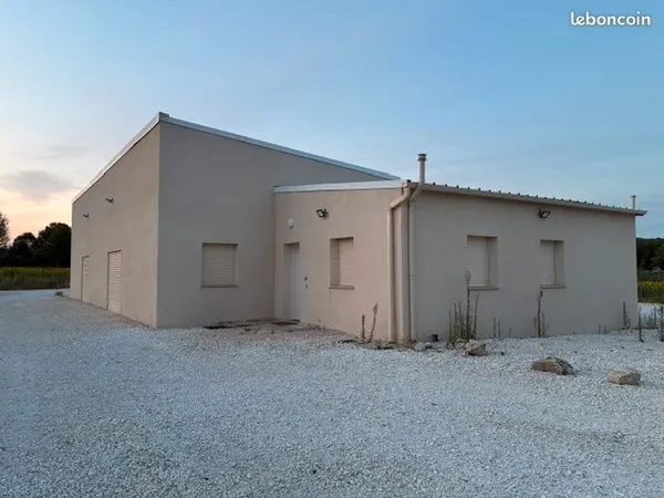 Hangar ou entrepôt agricole à louer ou à vendre