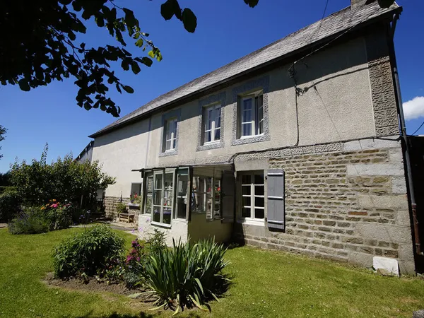 CALVADOS Maison en pierre avec dépendances, jardin et potager Landelles Et Coupigny