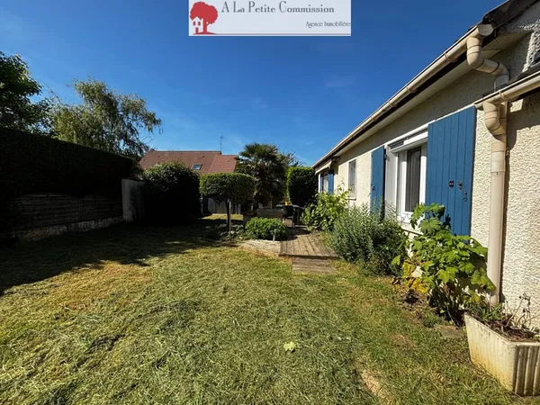 Maison familiale avec jardin de 686 m2 et garage 3 chambre