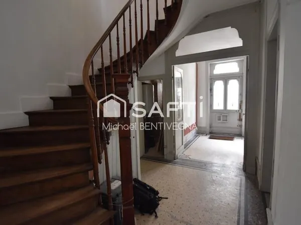 Maison 243 m² à Douai : Idéal Famille ou Investisseur