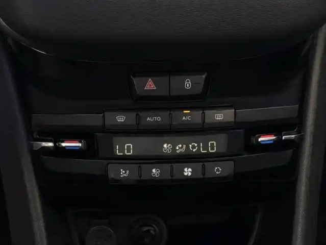 Peugeot 208 1.2 puretech 82 allure — photo 20