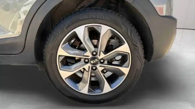 Kia Stonic 1.0 t-gdi 100 ch isg bvm5 — photo 11