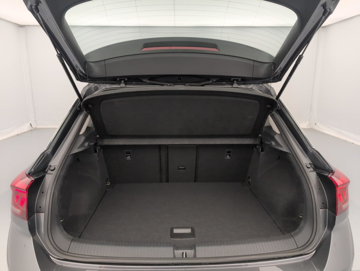 Volkswagen T-Roc — photo 11