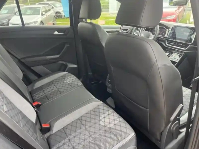 Volkswagen T-Roc 1.5 tsi evo2 150ch r-line dsg7 — photo 14
