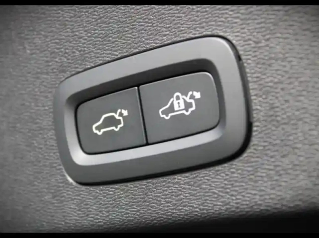 Volvo C40 recharge extended range 252ch plus — photo 24