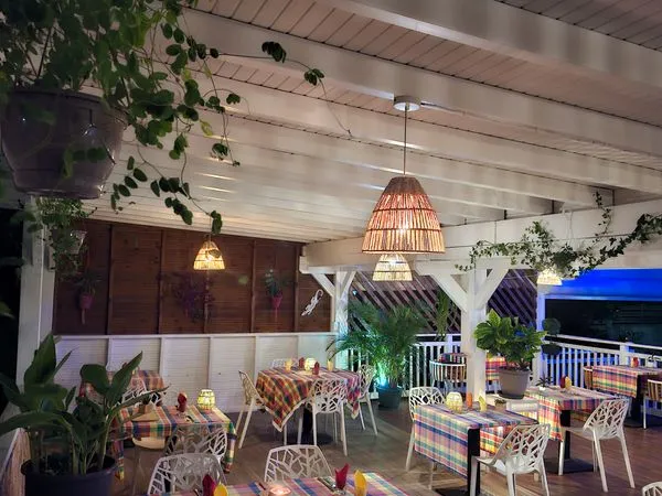 Fonds de commerce restaurant 160 m² avec grande terrasse - Saint-François