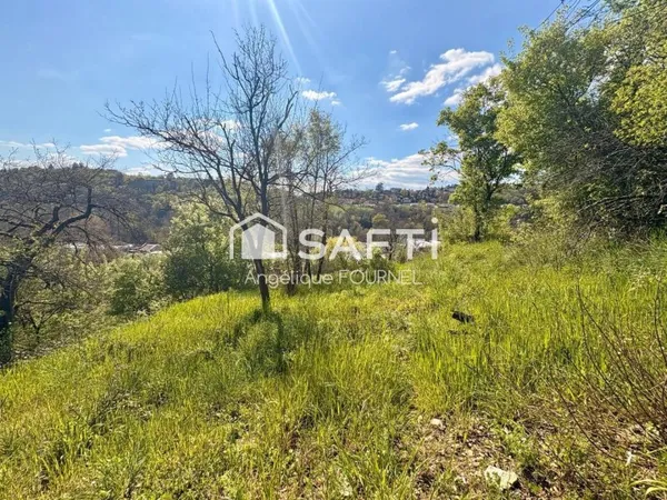 Terrain constructible de 2270 m² viabilisé