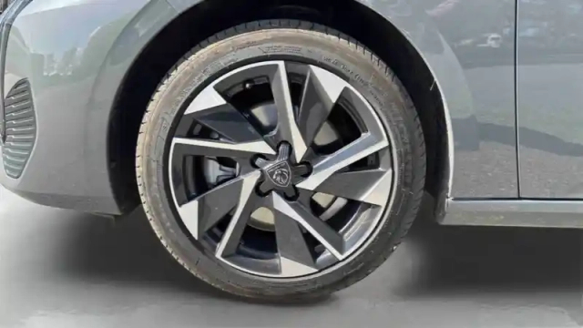 Peugeot 308 sw hybrid 145 e-dcs6 — photo 9