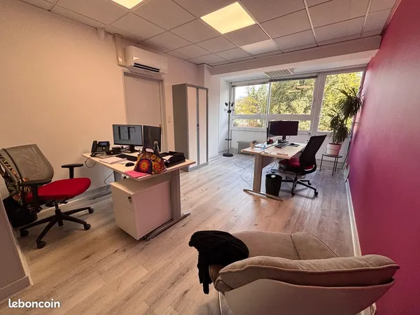 Bureau 20 m² meublé et équipé, fibre, climatisation + parking - 1er étage - Bd Rocheplatte, Orléans