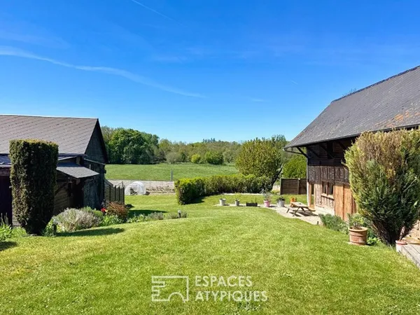 Maison avec gîte aménagé dans une grange à colombages et dépendances, proche Amiens