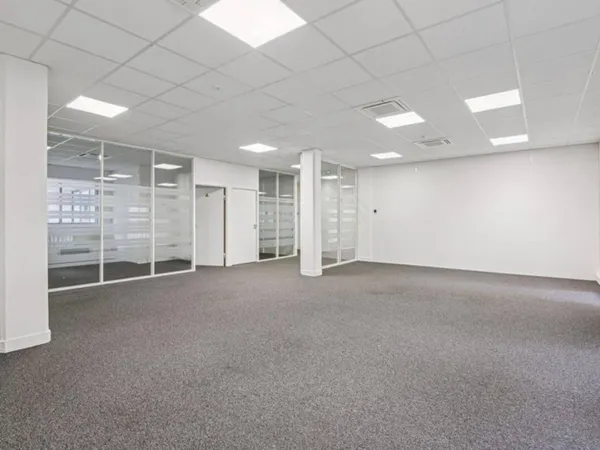 Bureaux 651 m²