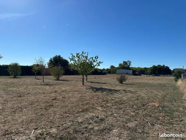 Terrain 870 m² Brax