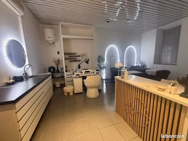 Bureau et espace de travail Location Les Pennes-Mirabeau 30m² 350€